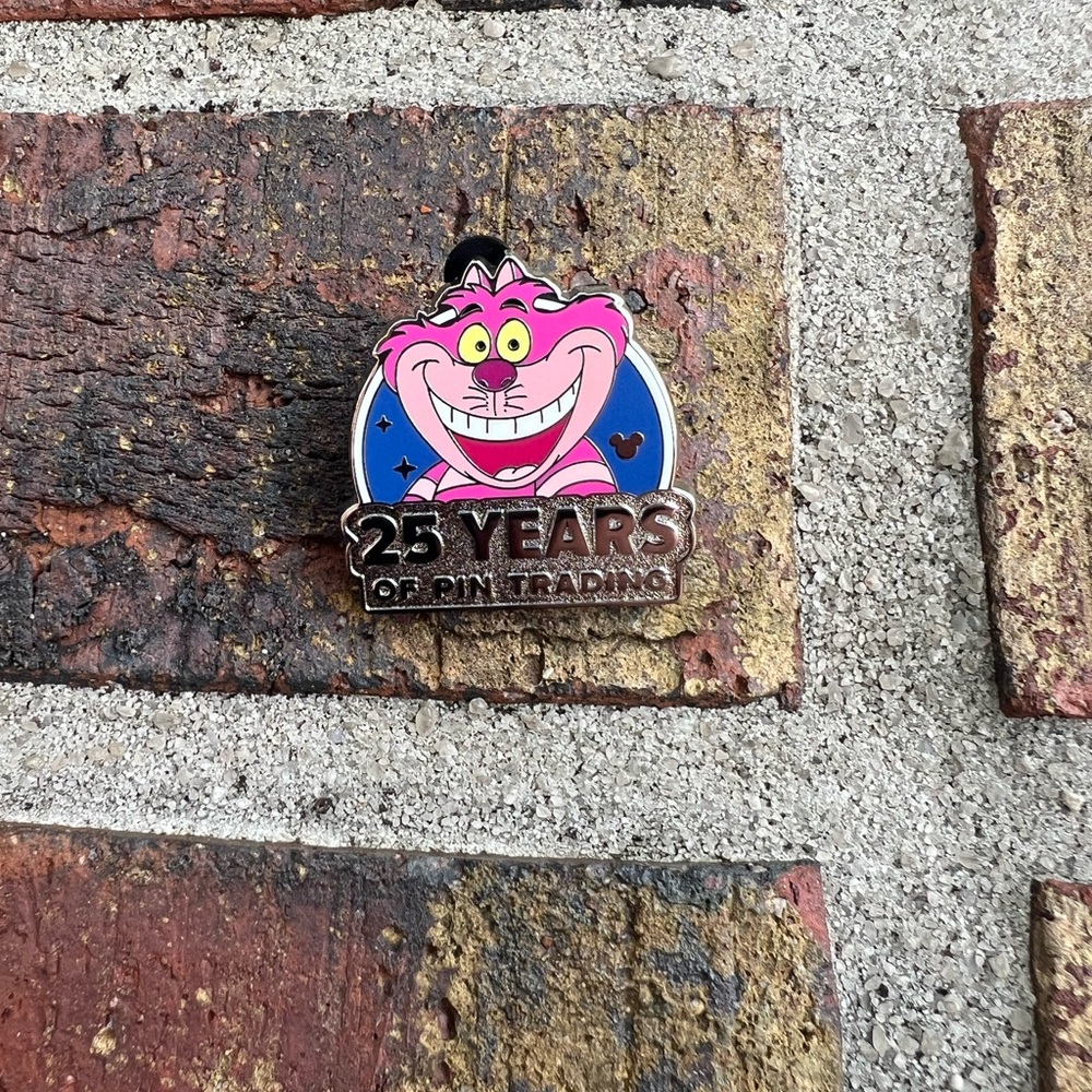 2025 WDW Disney Hidden Mickey Cheshire Cat Smiling 25 Years of Pin Trading